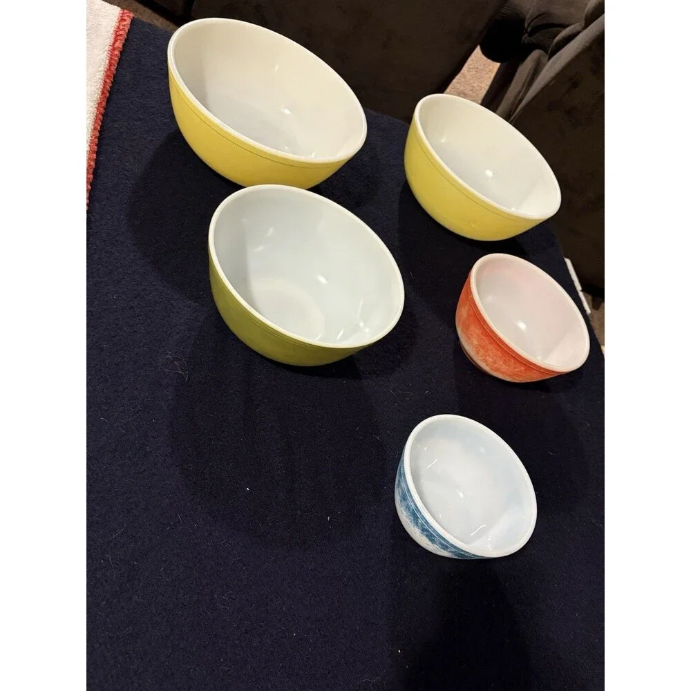 Vintage Pyrex Yellow 404 4 Qt Primary Colors Mixing Bowl USA